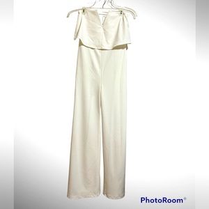 Jumpsuit strapless zipper back.